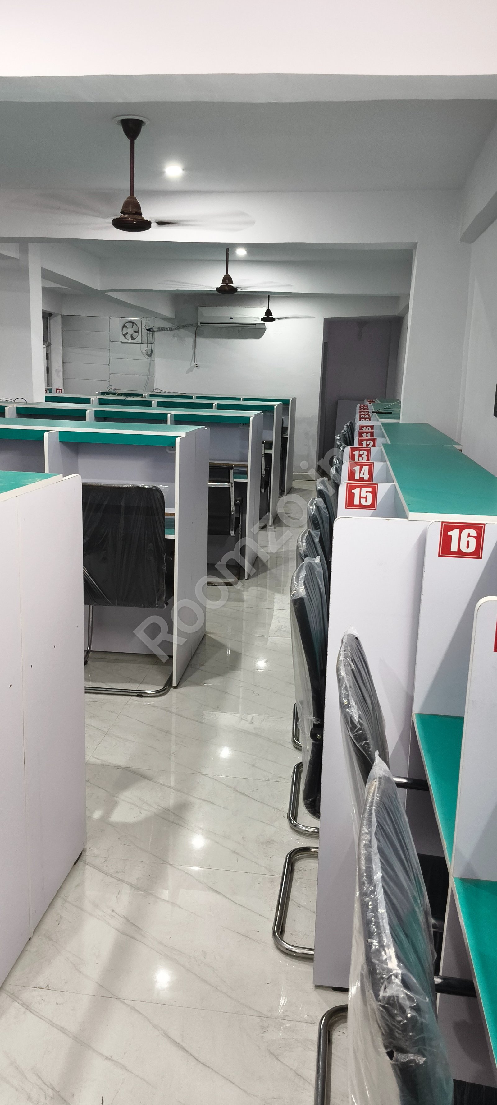 16 Bedroom for rent on Roomzo — photo 2