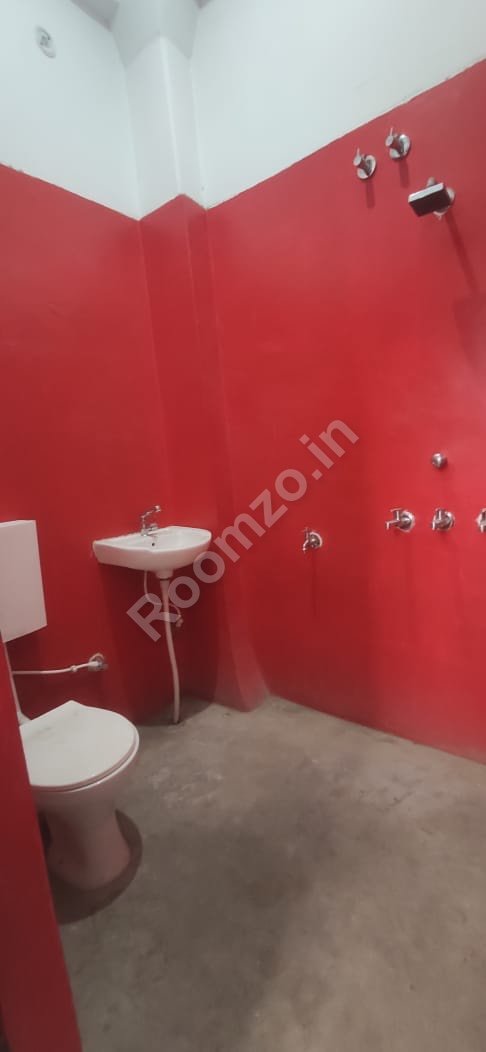 Room For Rent in Mumfordganj for rent on Roomzo — photo 2